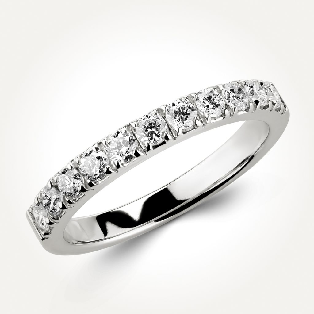 14kt White Gold Claw Set Ring