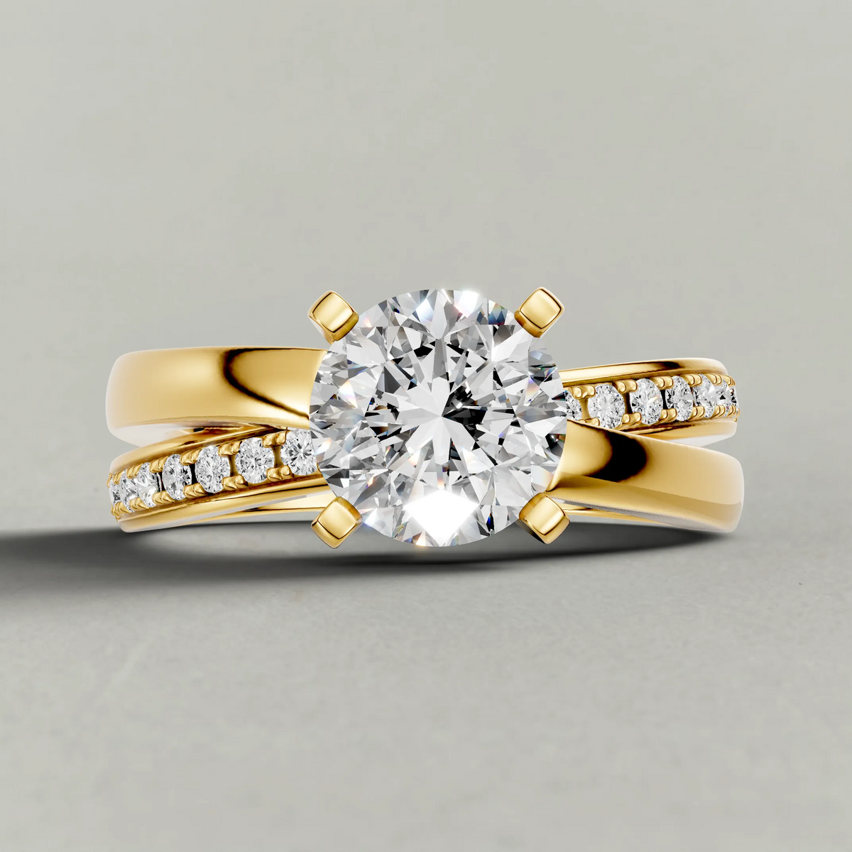 Split-Shoulder Engagement Ring (7921) in Yellow Gold zoomed in on diamond